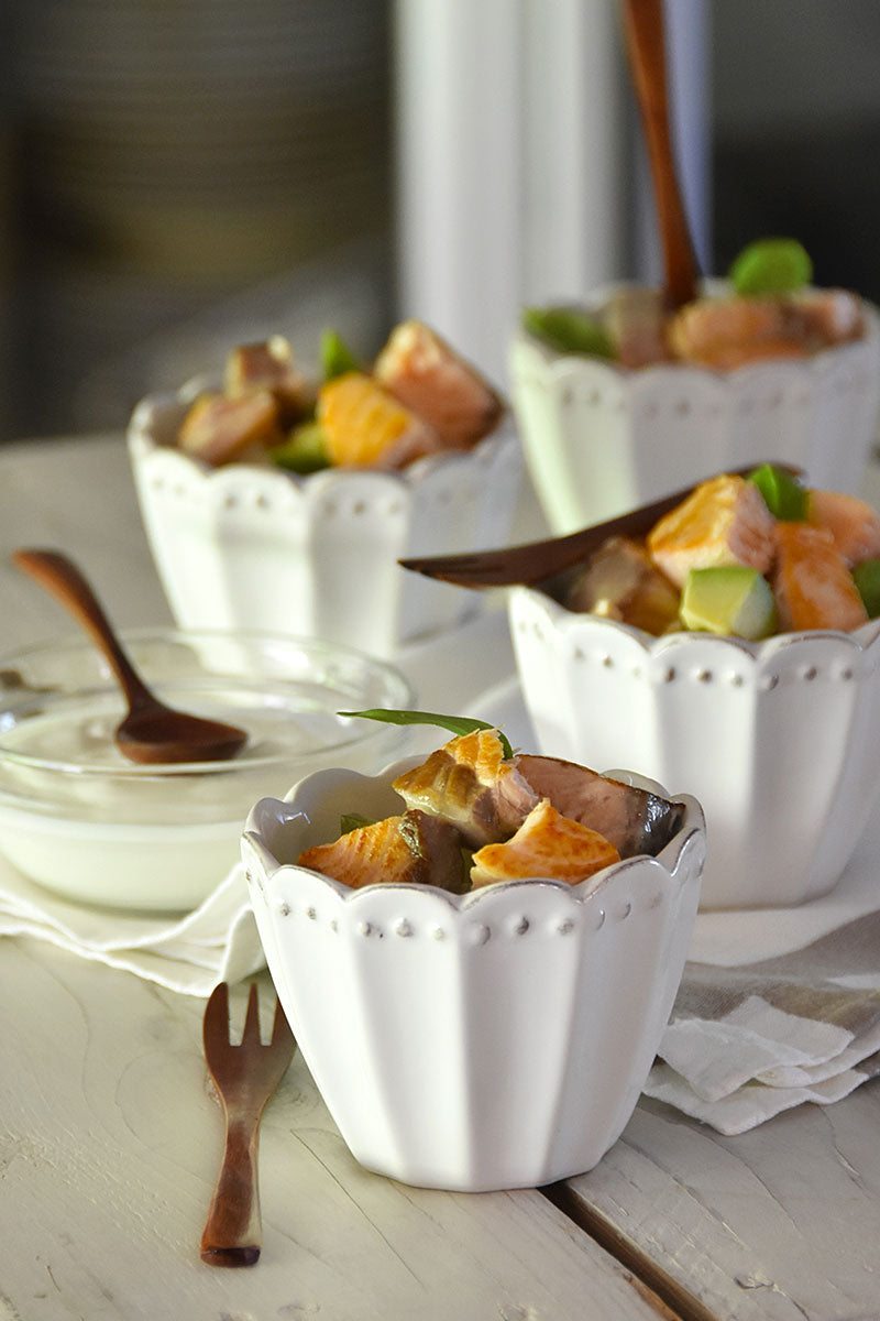 Ensalada de dados de salmón fresco con aguacate y melón