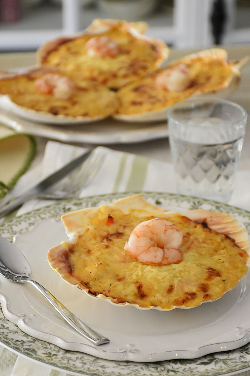 Conchas de pescado y gambas gratinadas