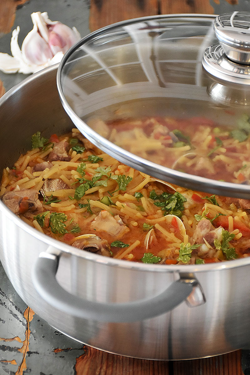 Fideos a la cazuela con costillas y chirlas