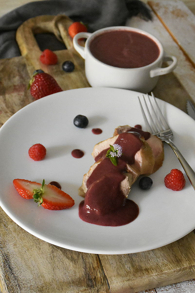 Solomillo de cerdo en salsa de frutos rojos