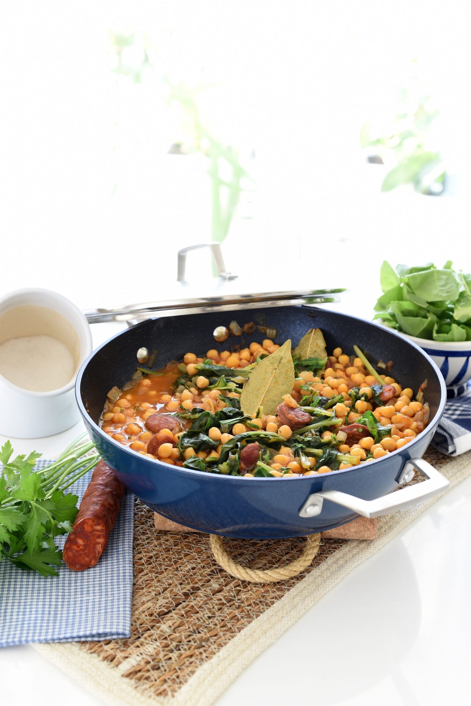 Guiso de garbanzos con chorizo y acelgas