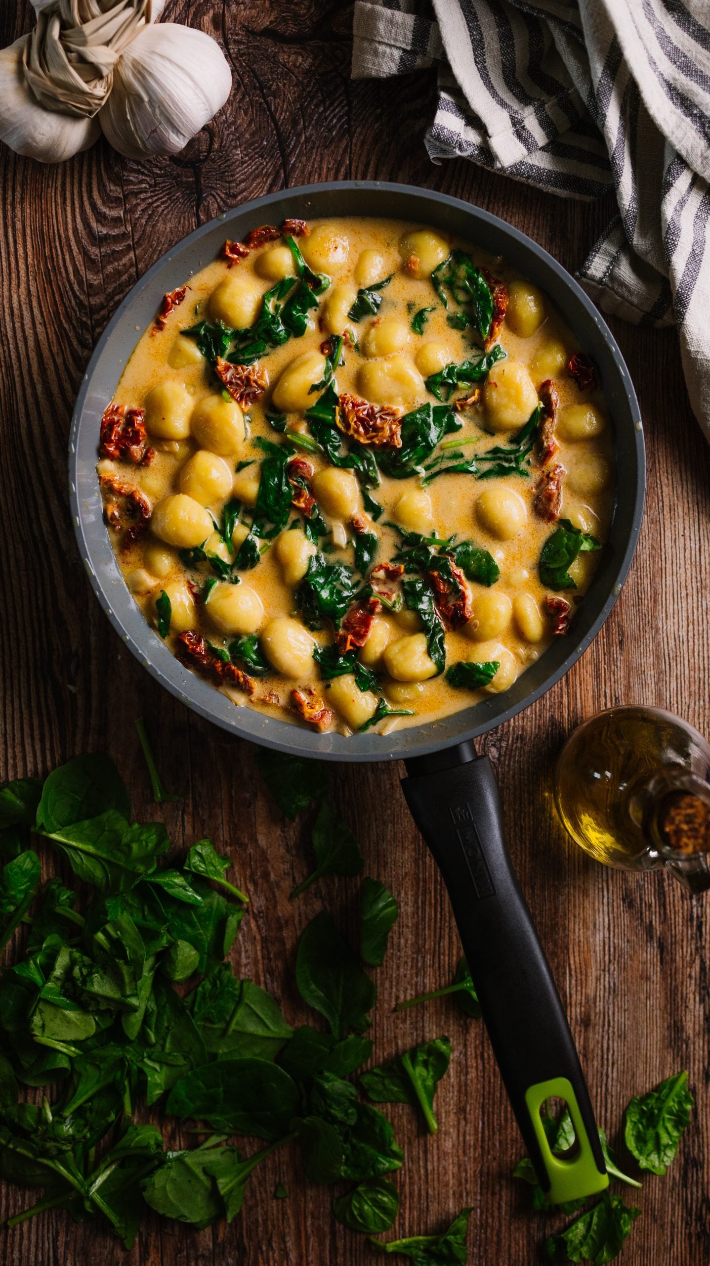 Gnocchis con espinacas y tomates secos