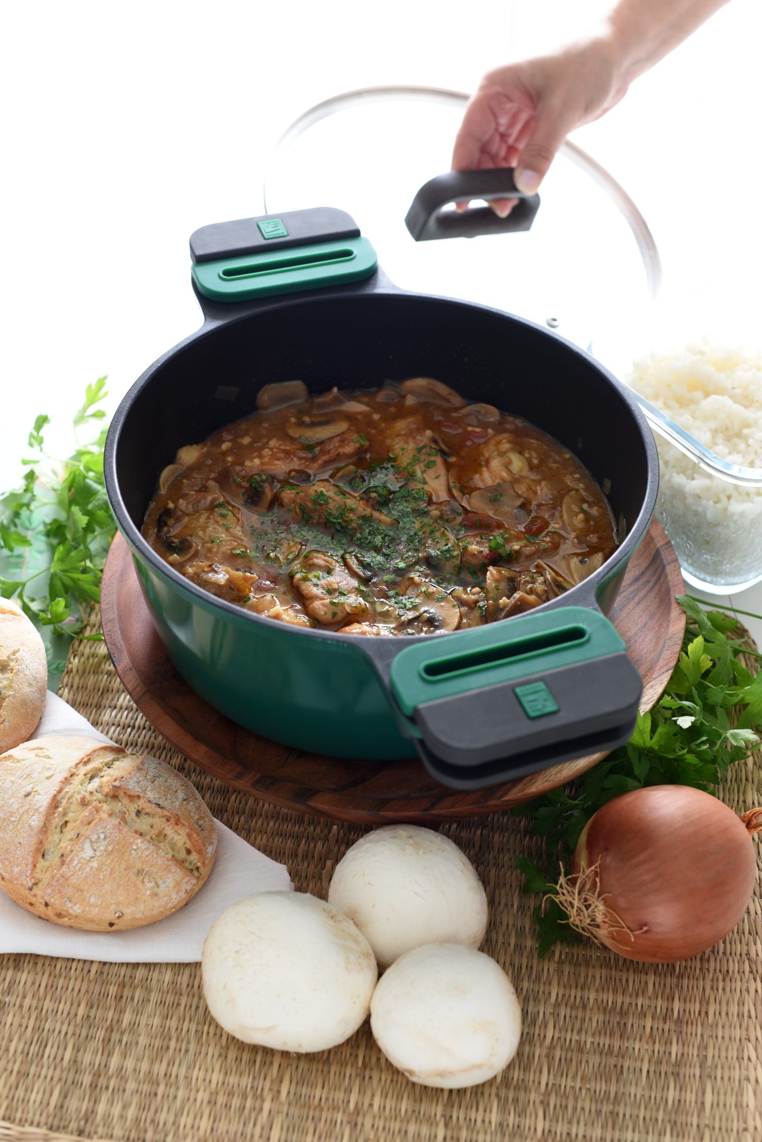 Fricandó de pollo con champiñones y almendras