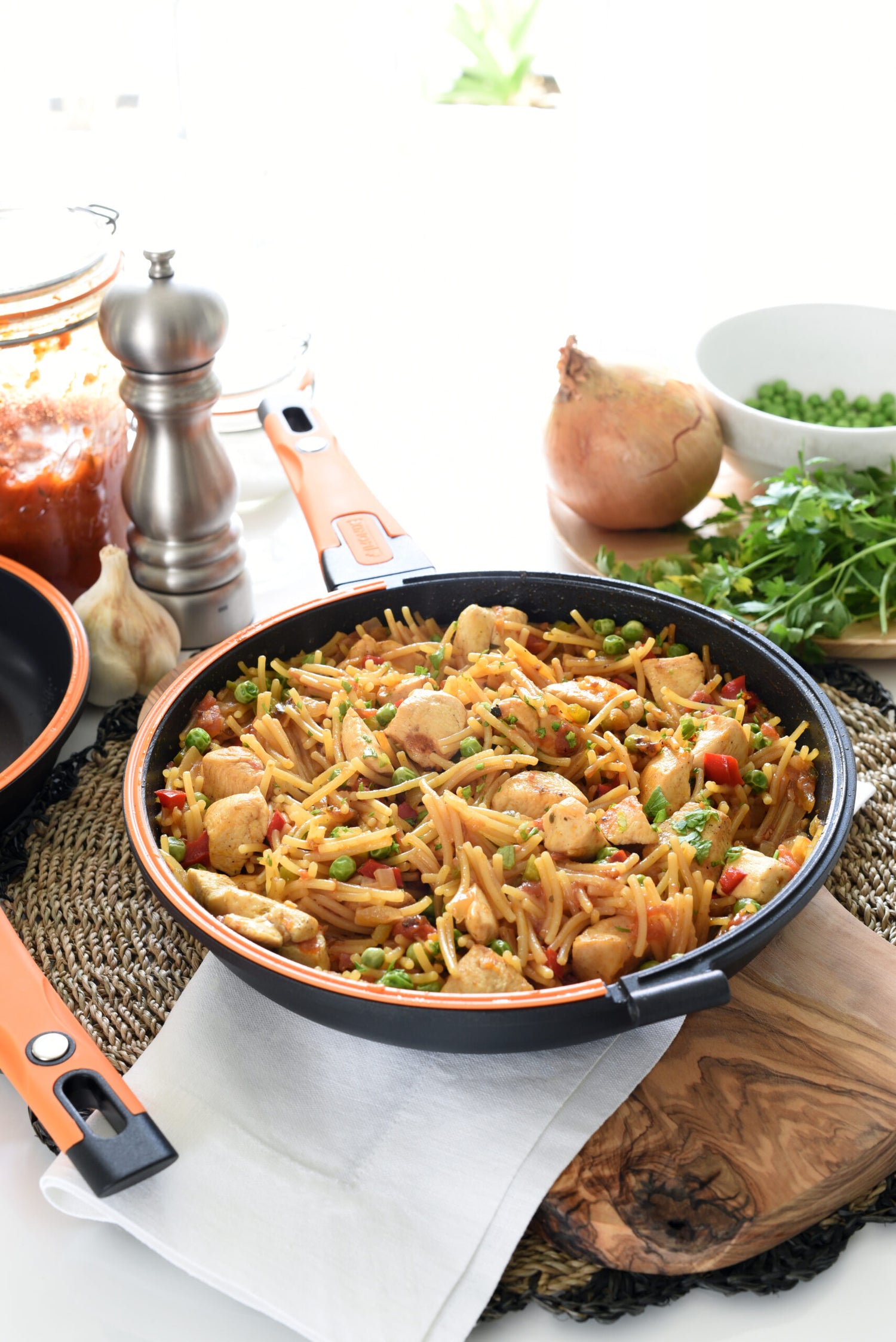 Pollo con fideos MONIX23