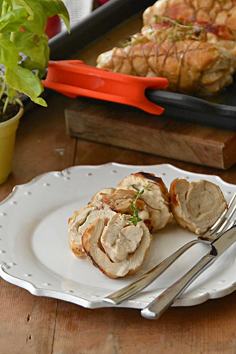 Rollitos de pollo rellenos de albahaca y queso