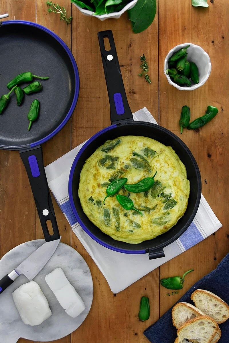 Tortilla de bacalao con pimientos del padrón