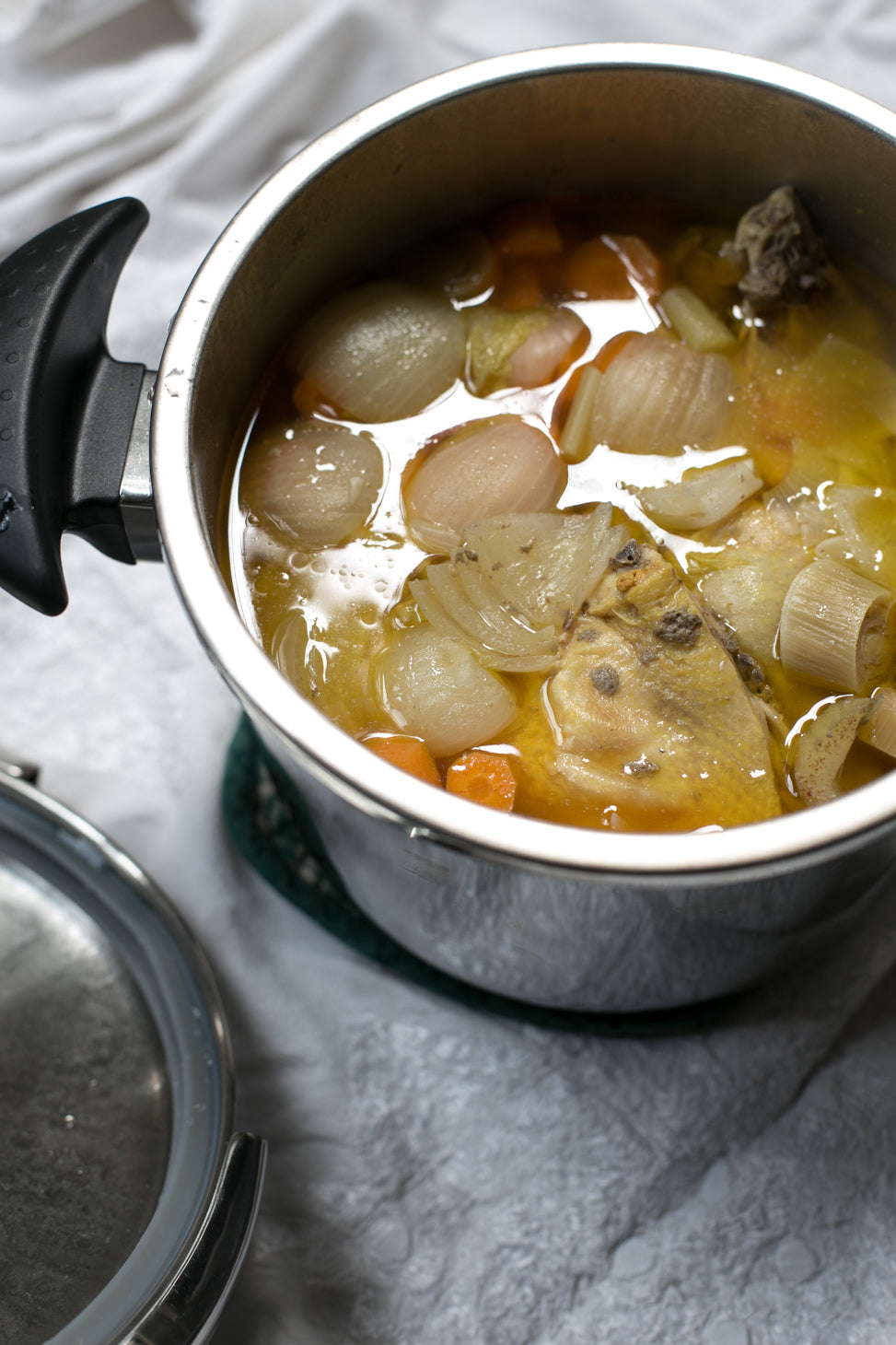 Cómo hacer caldo de pollo en olla rápida