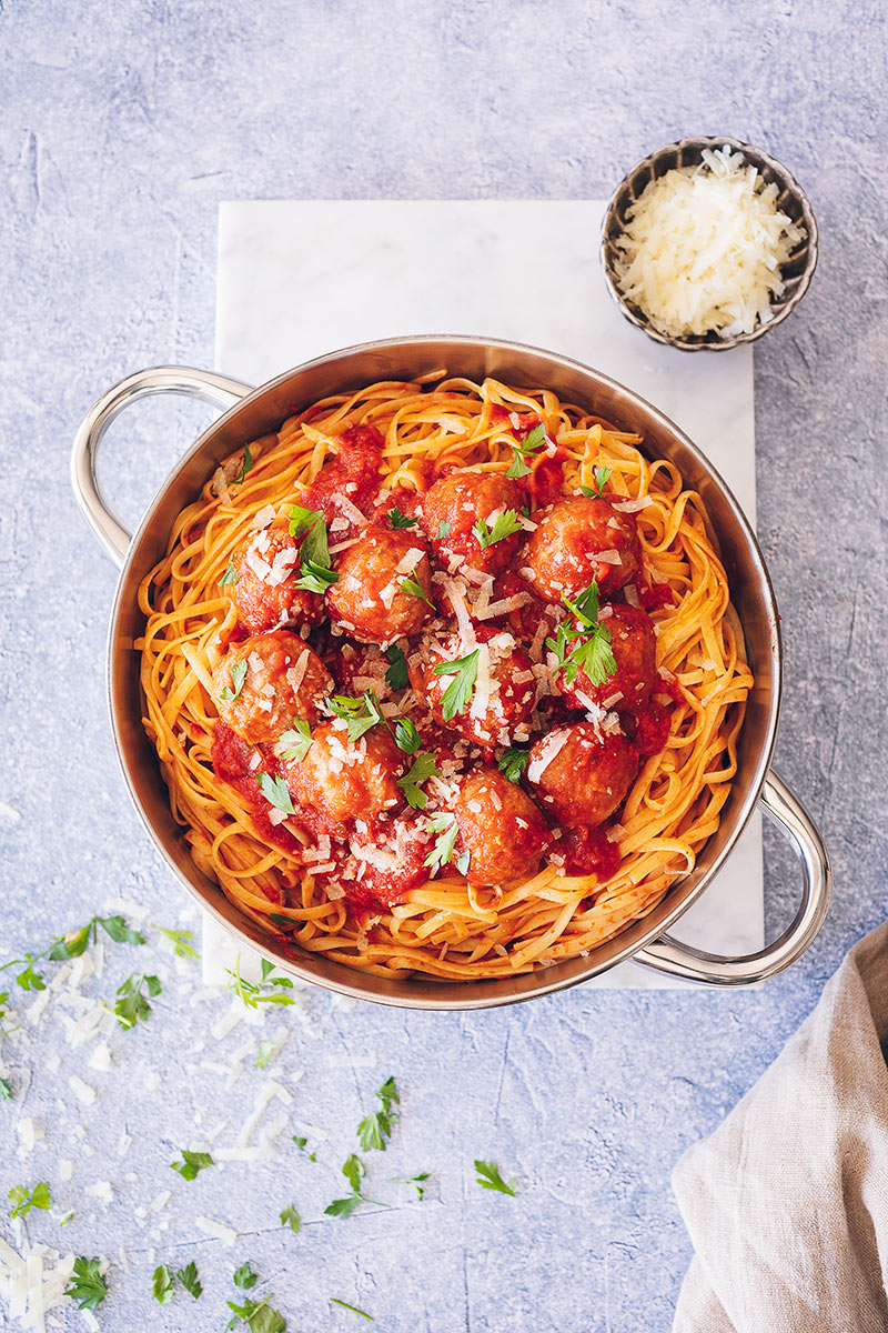 Pasta con albóndigas