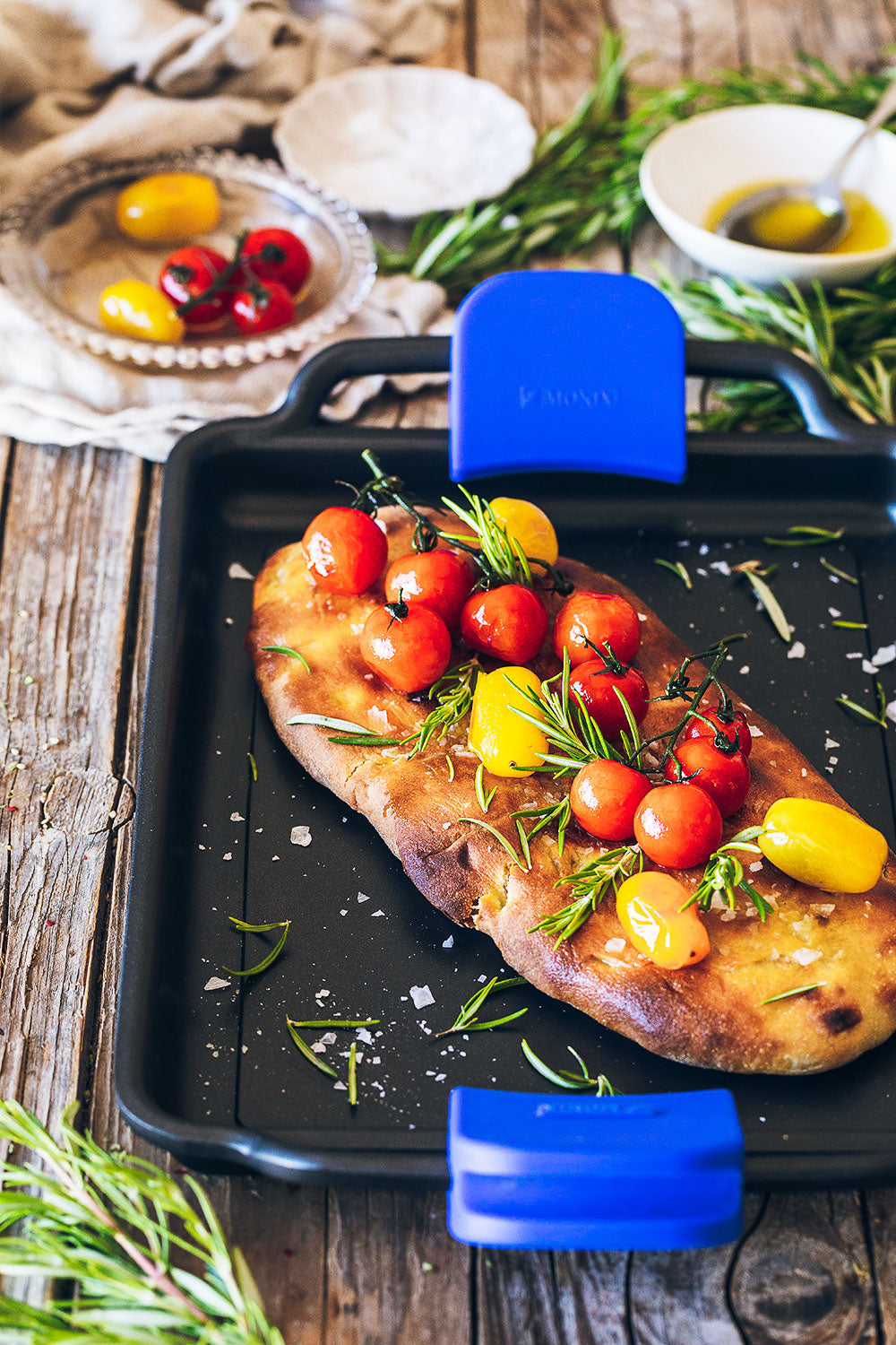 Focaccia con tomates salteados