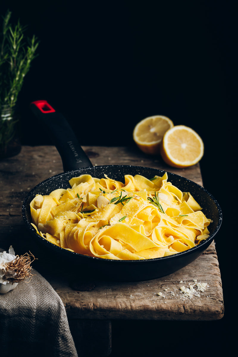 Pasta con ajo y limón