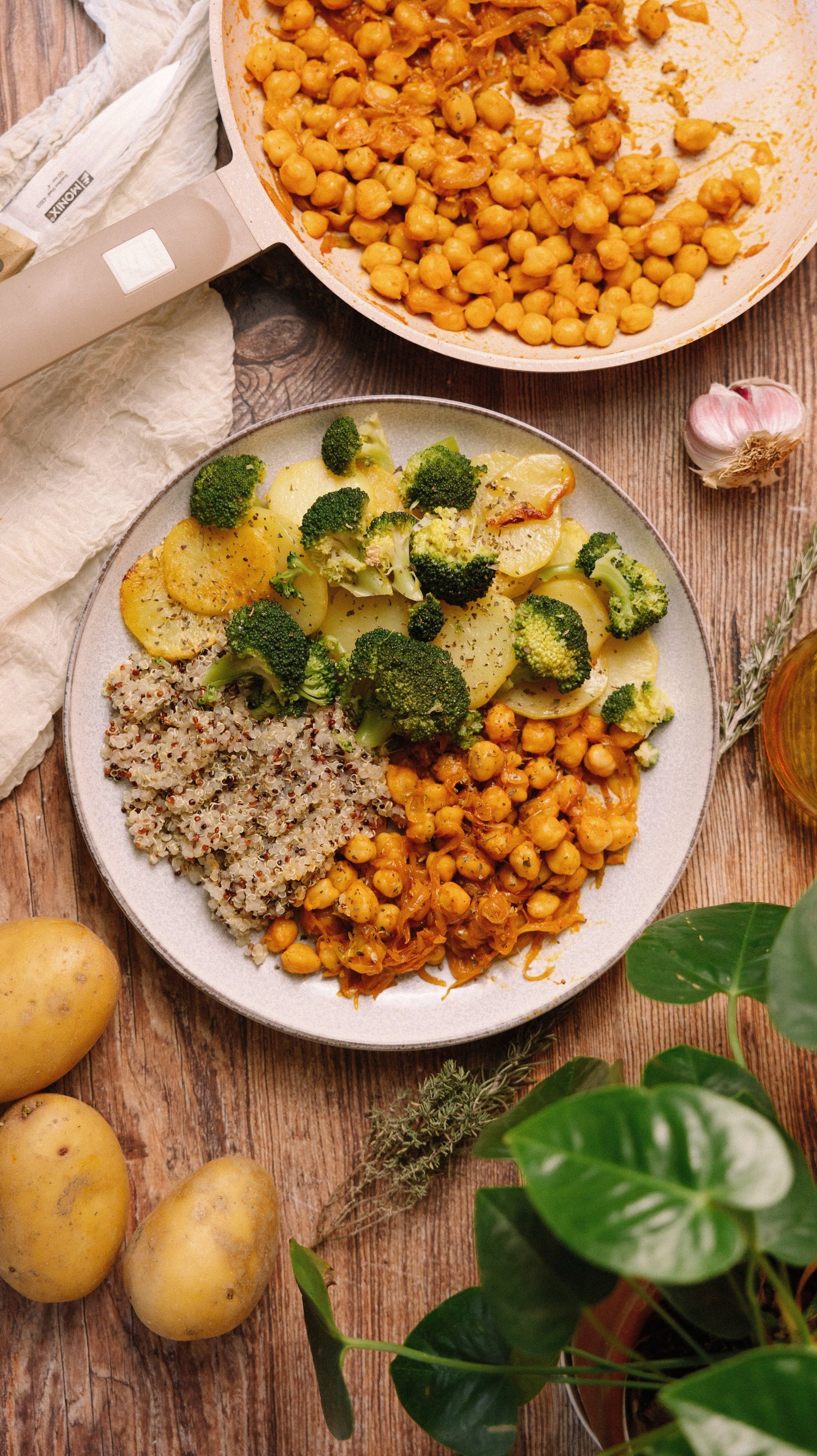 Brócoli con patatas y garbanzos especiados